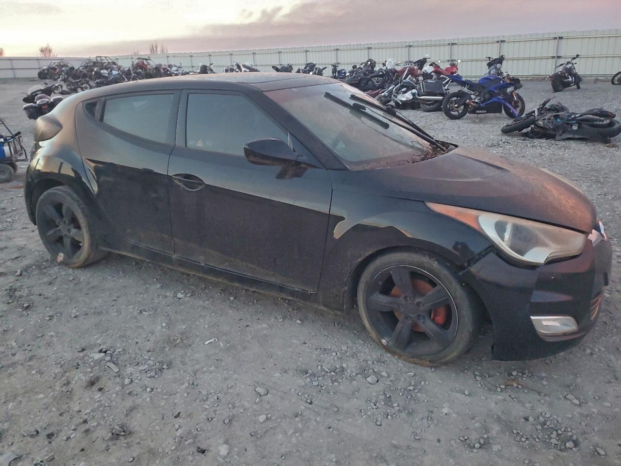 2014 HYUNDAI VELOSTER photo 4