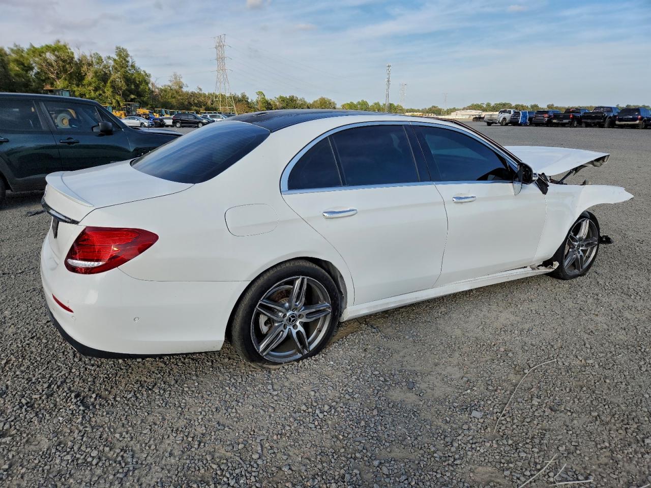 2017 MERCEDES-BENZ E 300 photo 3