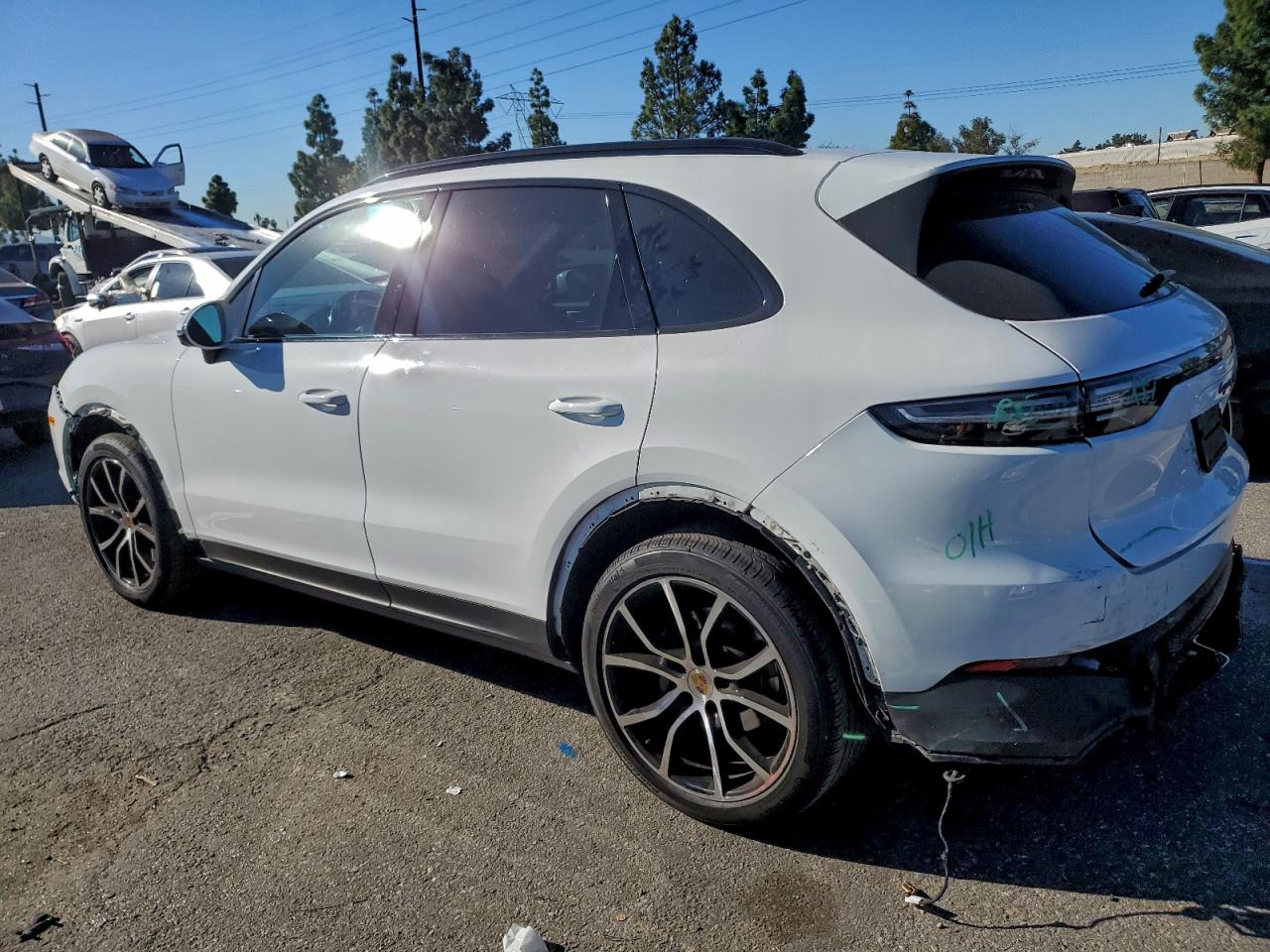 2022 PORSCHE CAYENNE S photo 2