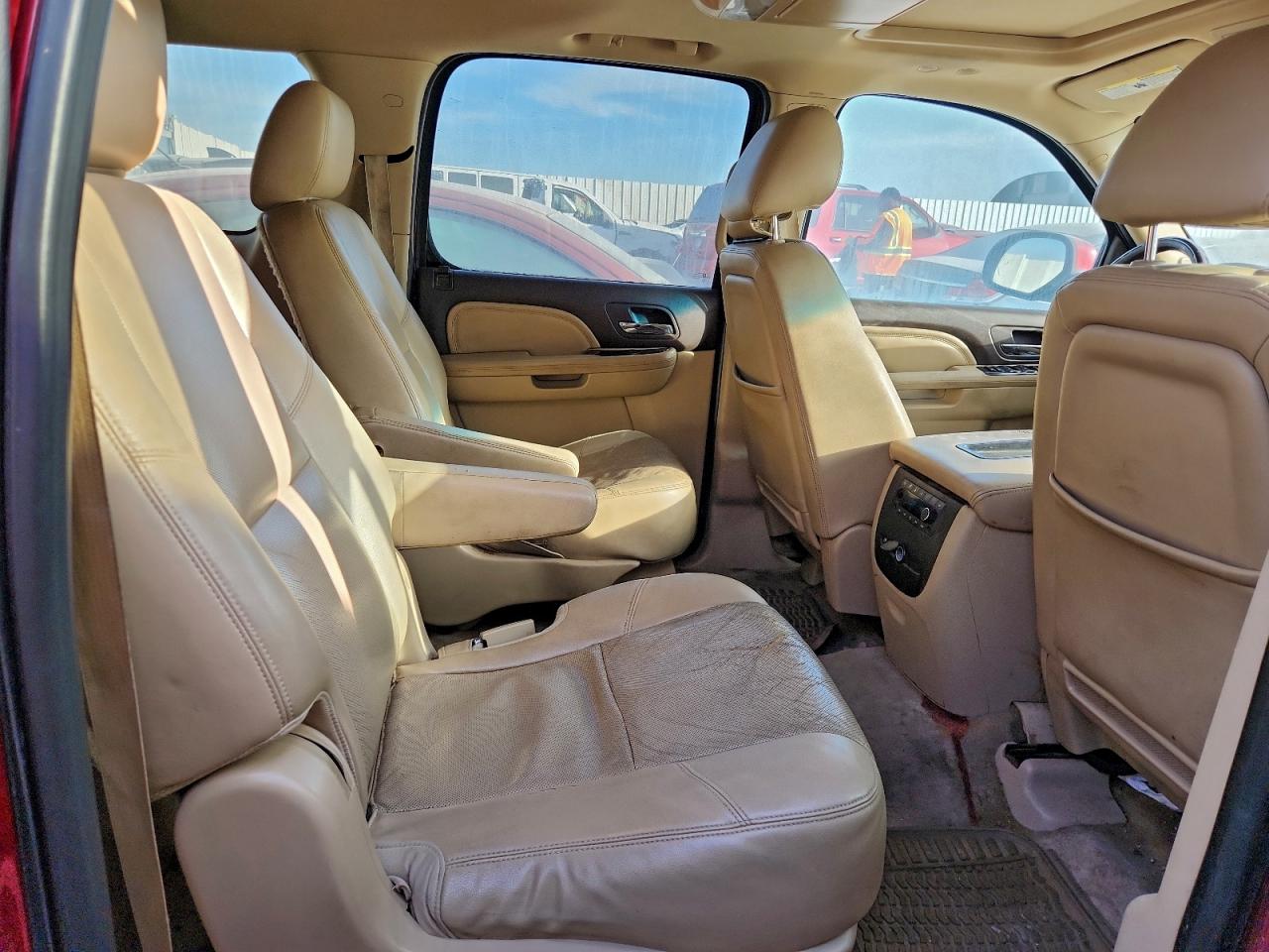 2012 GMC YUKON XL DENALI photo 31