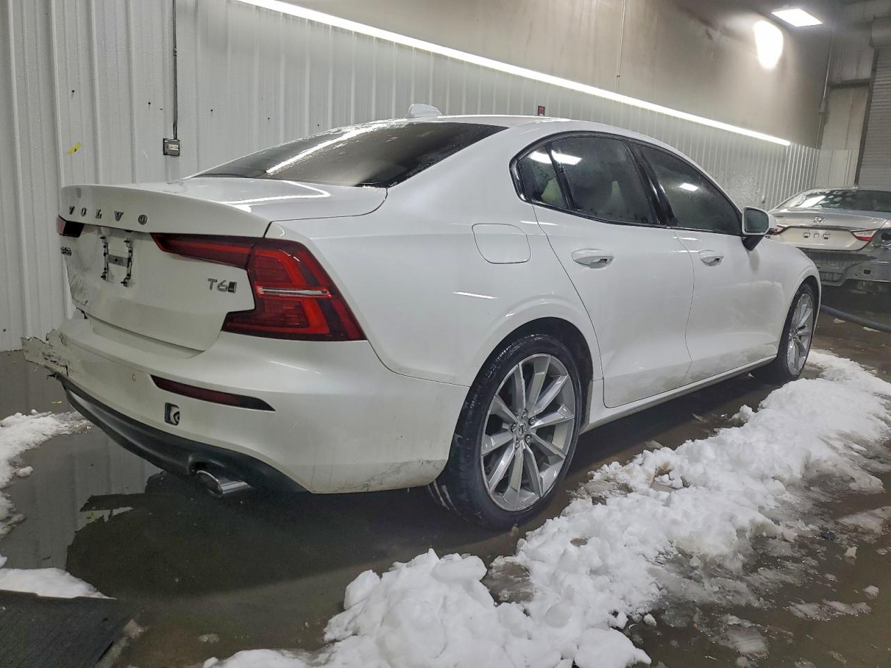 2021 VOLVO S60 T6 MOMENTUM photo 5