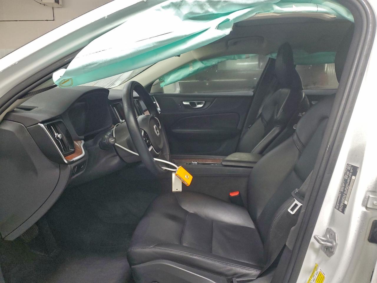 2021 VOLVO S60 T6 MOMENTUM photo 13