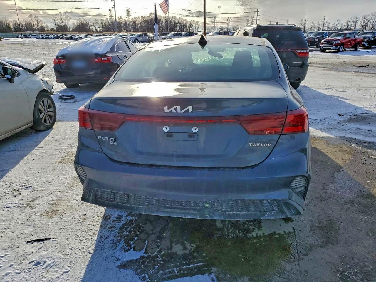 2023 KIA FORTE LX photo 6