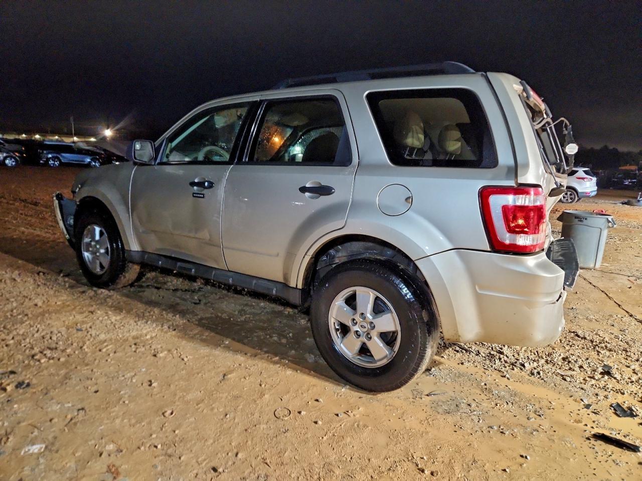 2010 FORD ESCAPE XLT photo 2