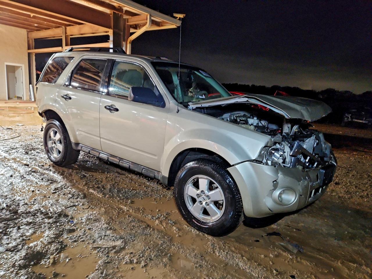 2010 FORD ESCAPE XLT photo 4