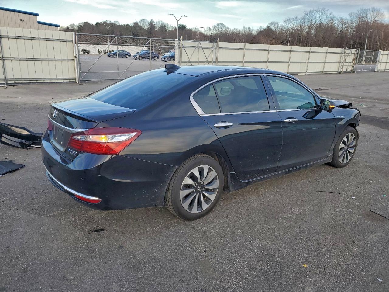 2017 HONDA ACCORD TOURING HYBRID photo 3