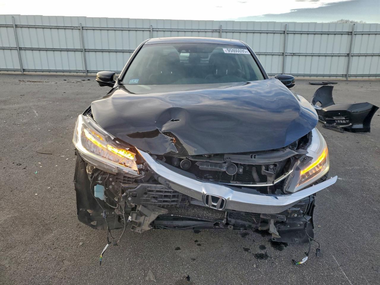 2017 HONDA ACCORD TOURING HYBRID photo 5