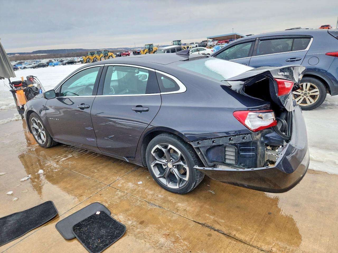 2023 CHEVROLET MALIBU LT photo 3
