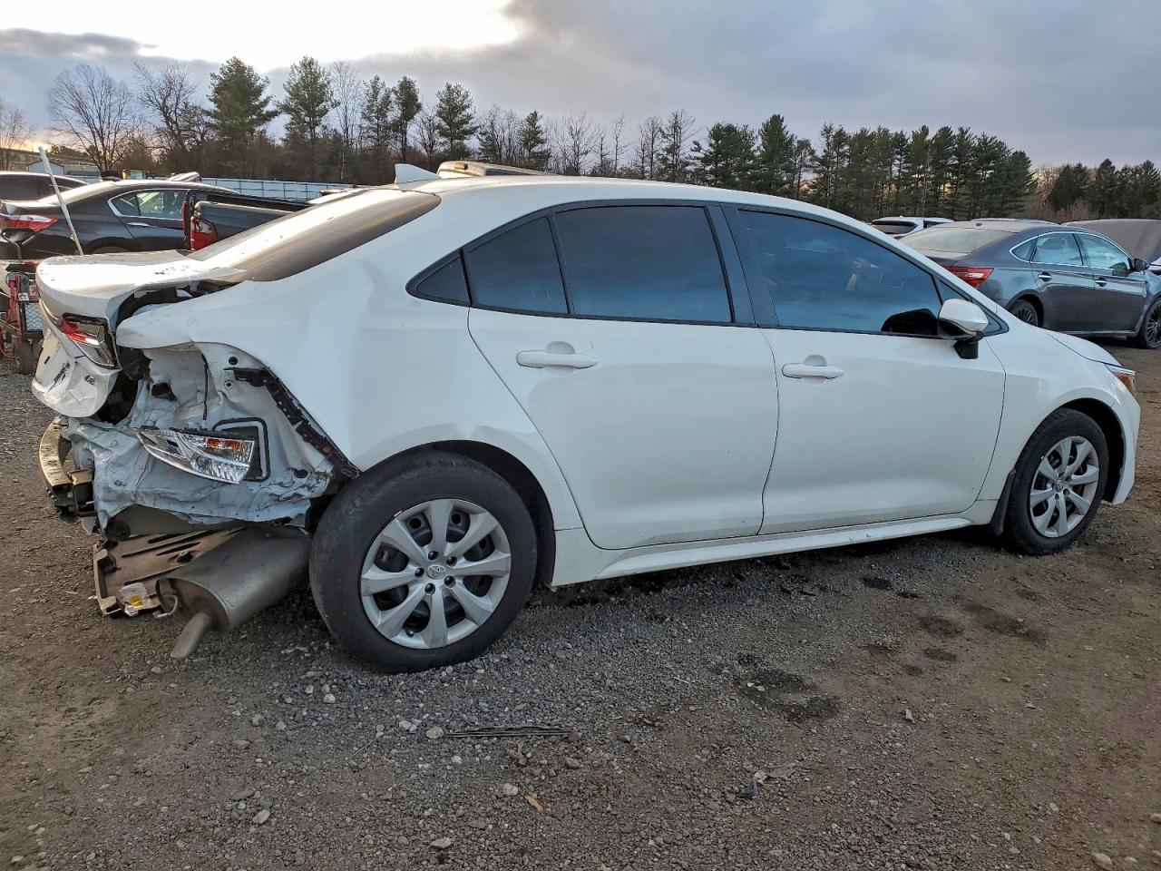 2022 TOYOTA COROLLA LE photo 3
