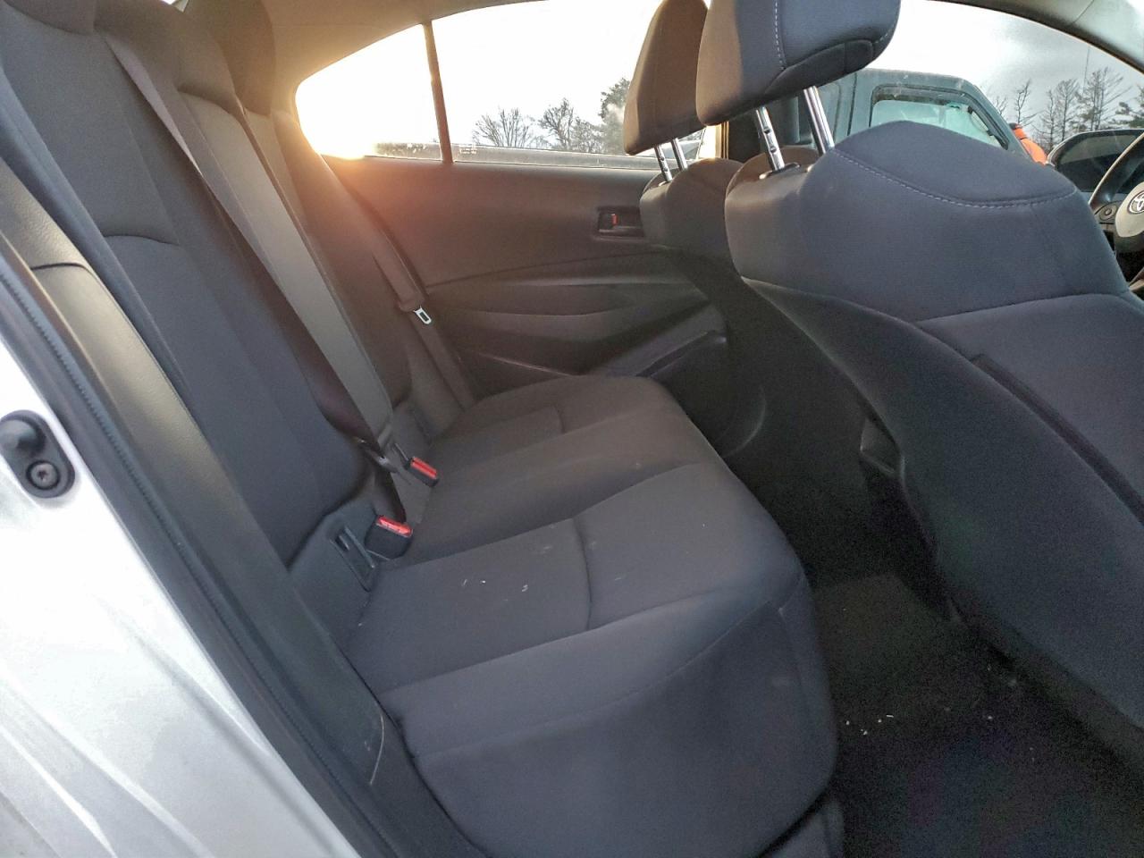 2022 TOYOTA COROLLA LE photo 10