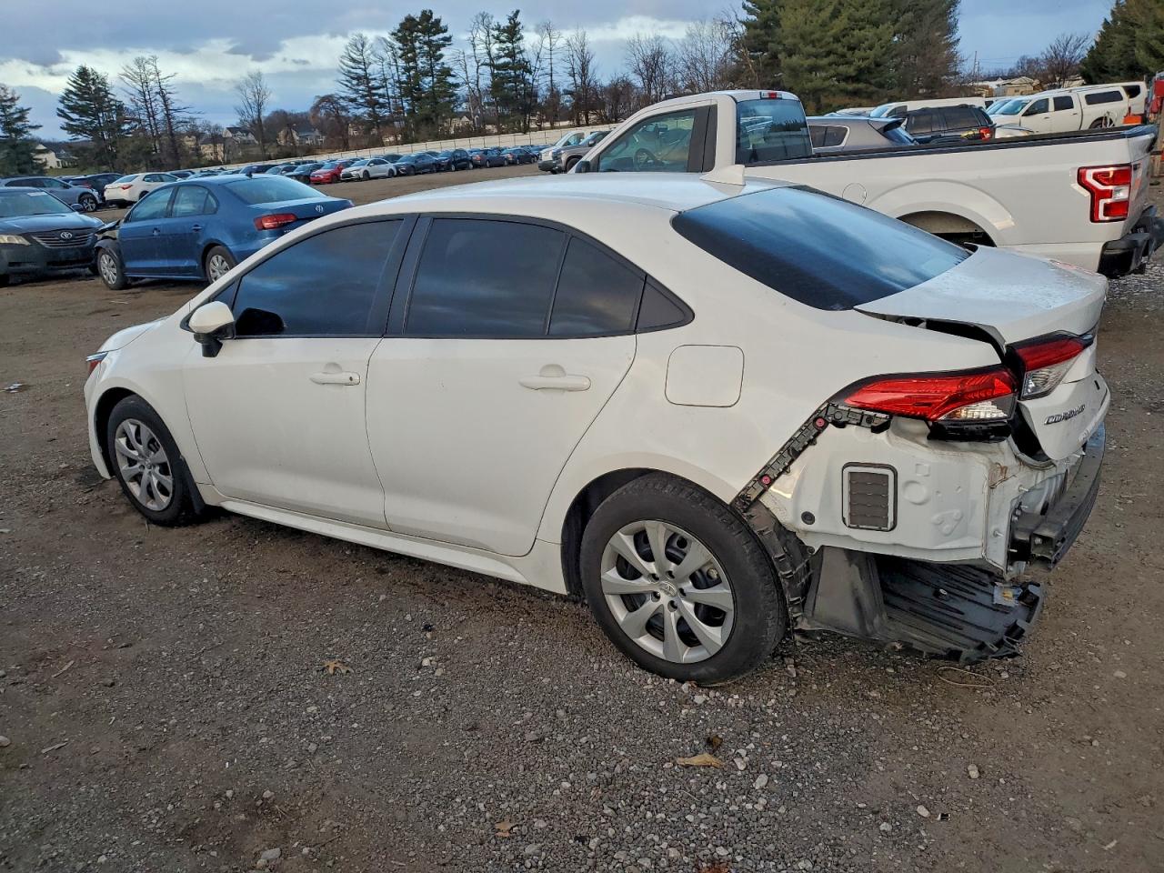 2022 TOYOTA COROLLA LE photo 2