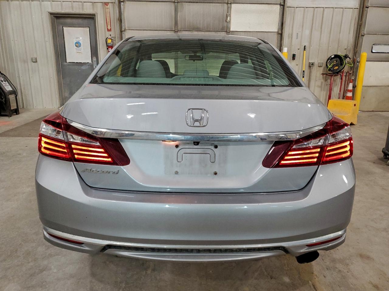 2017 HONDA ACCORD LX photo 6