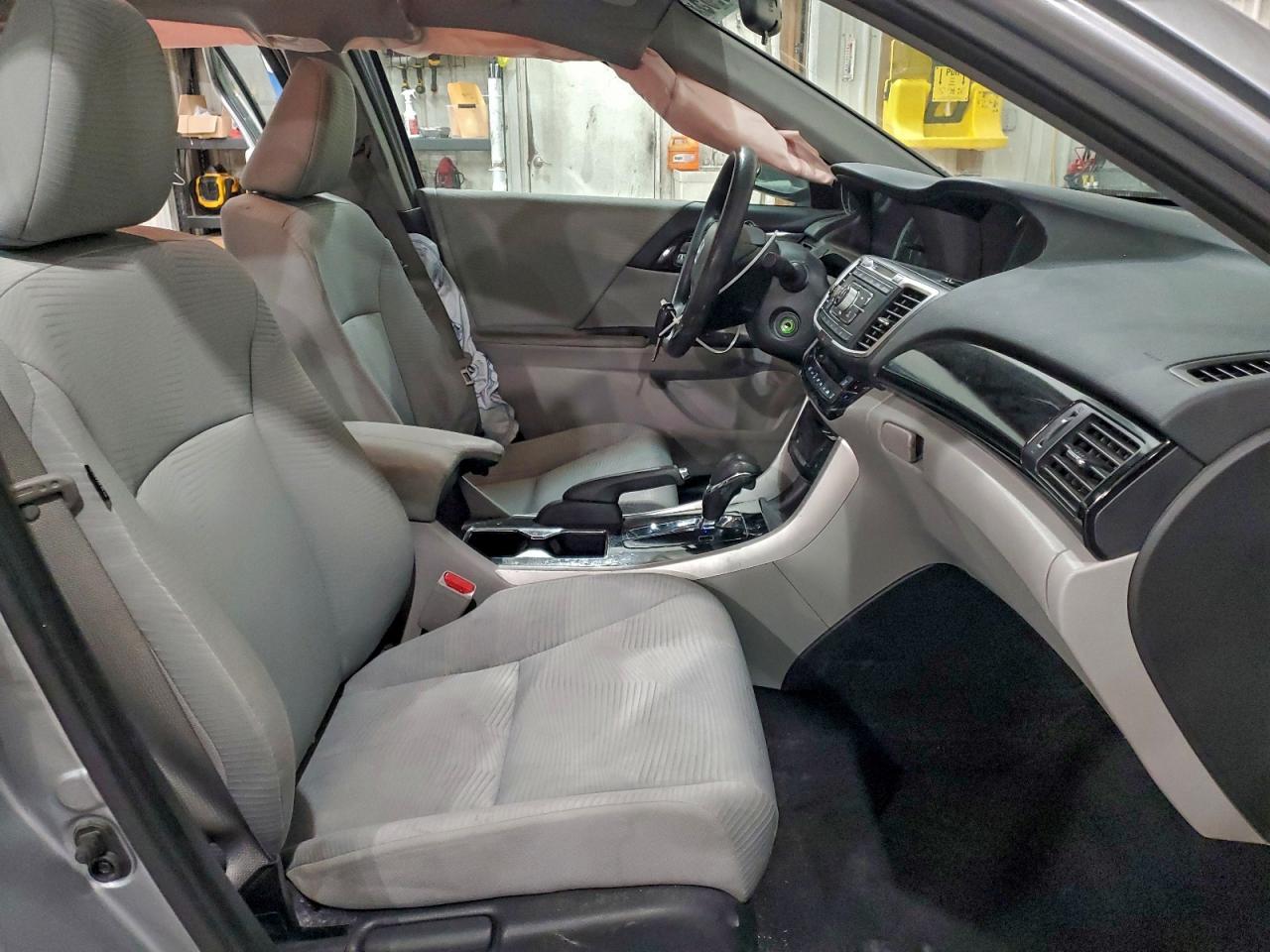 2017 HONDA ACCORD LX photo 7