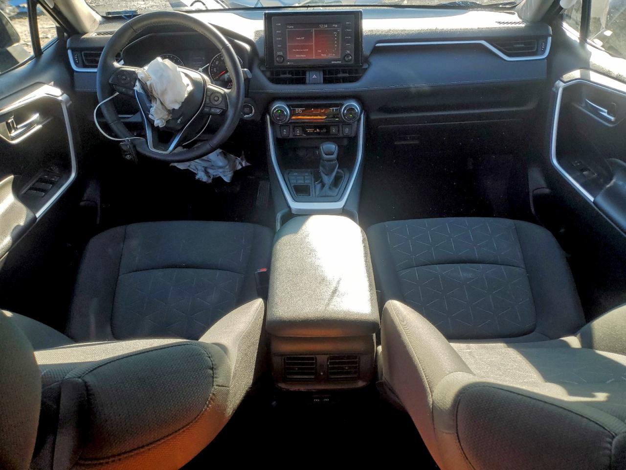 2022 TOYOTA RAV4 XLE photo 22