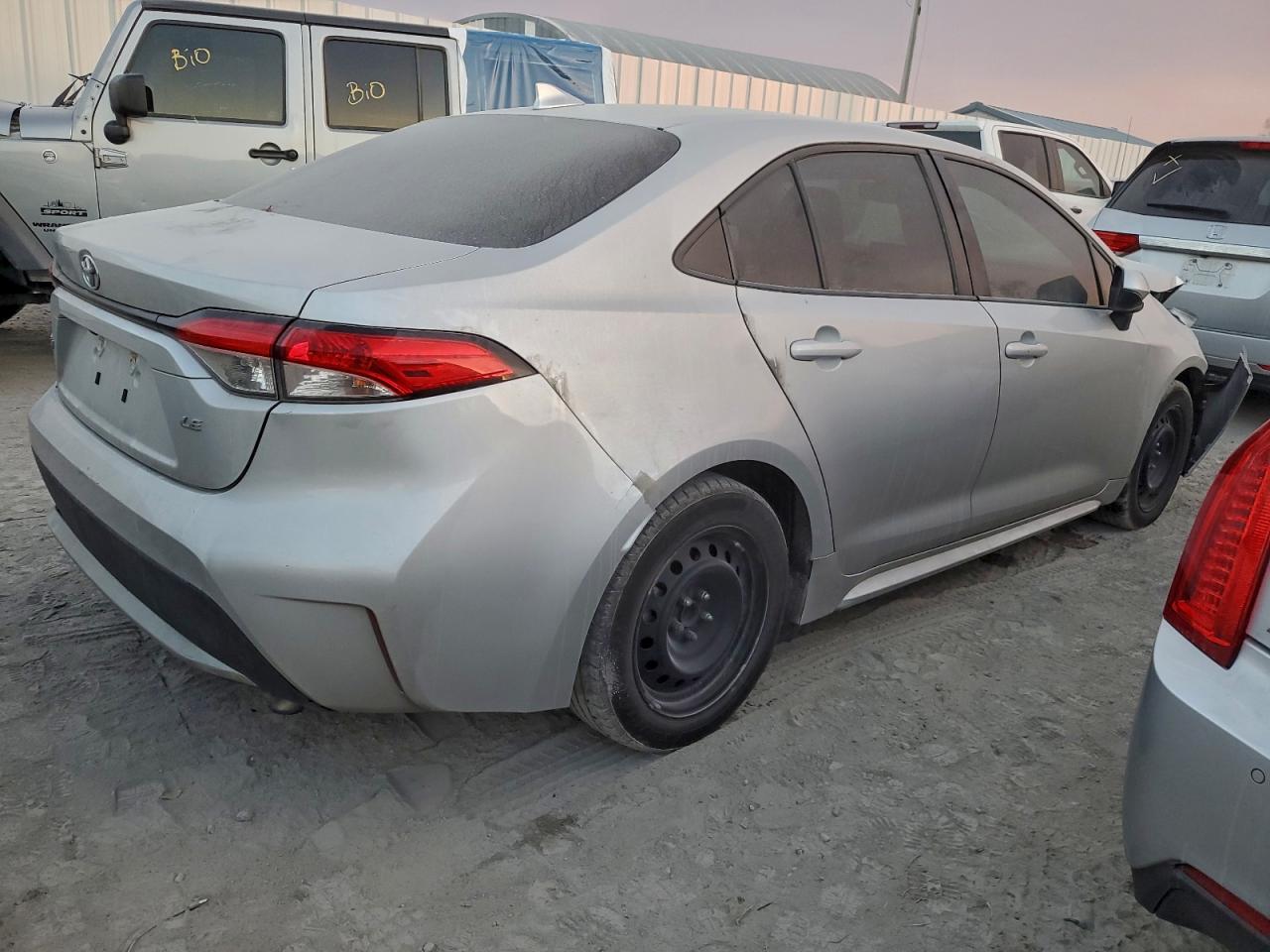 2021 TOYOTA COROLLA LE photo 3