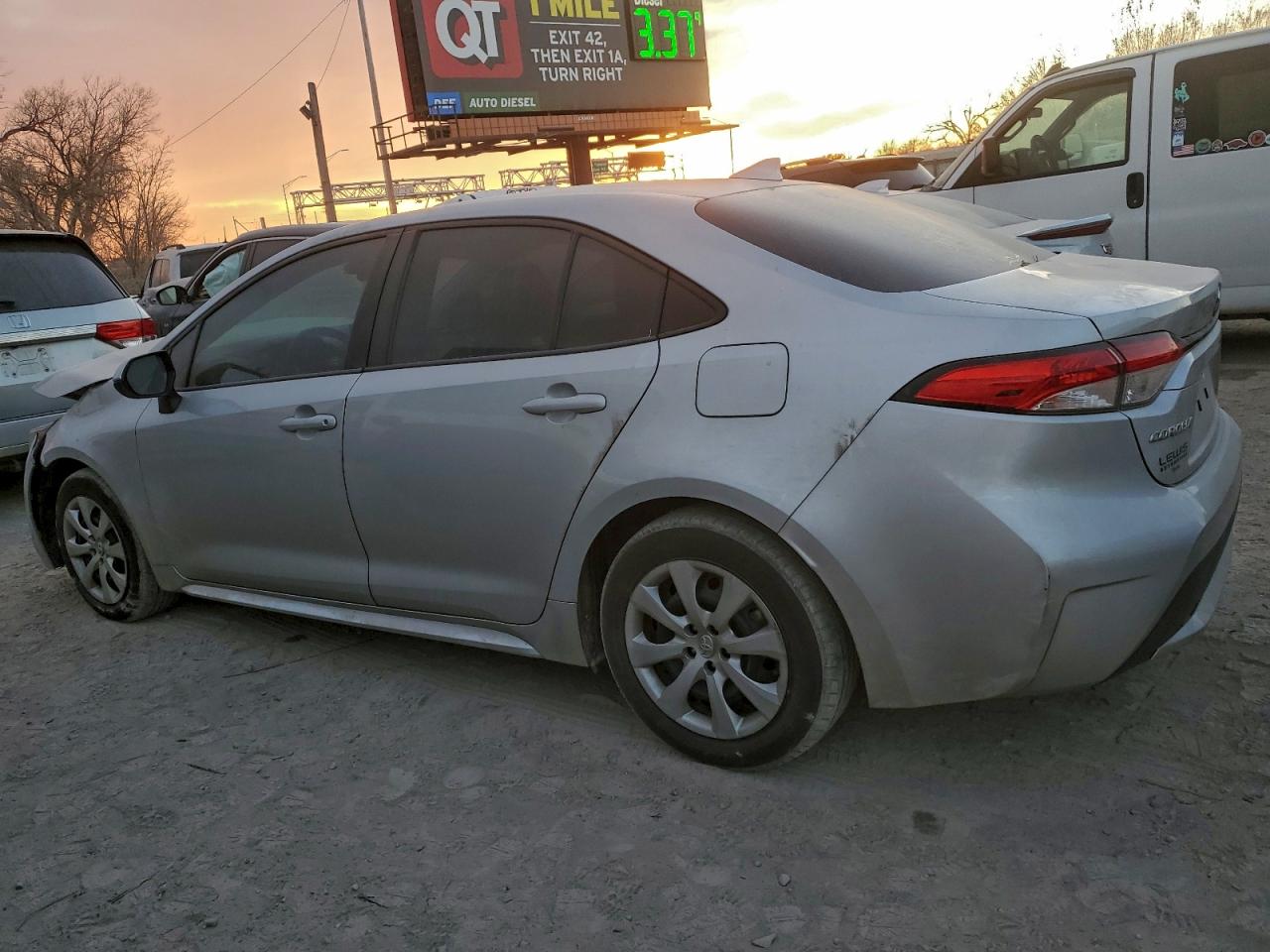 2021 TOYOTA COROLLA LE photo 2