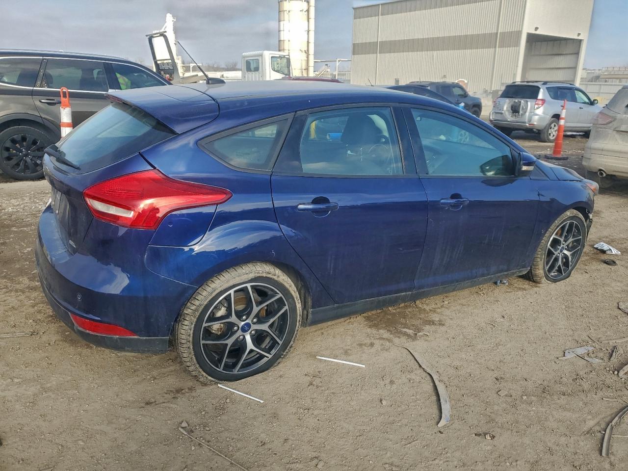 2017 FORD FOCUS SEL photo 3