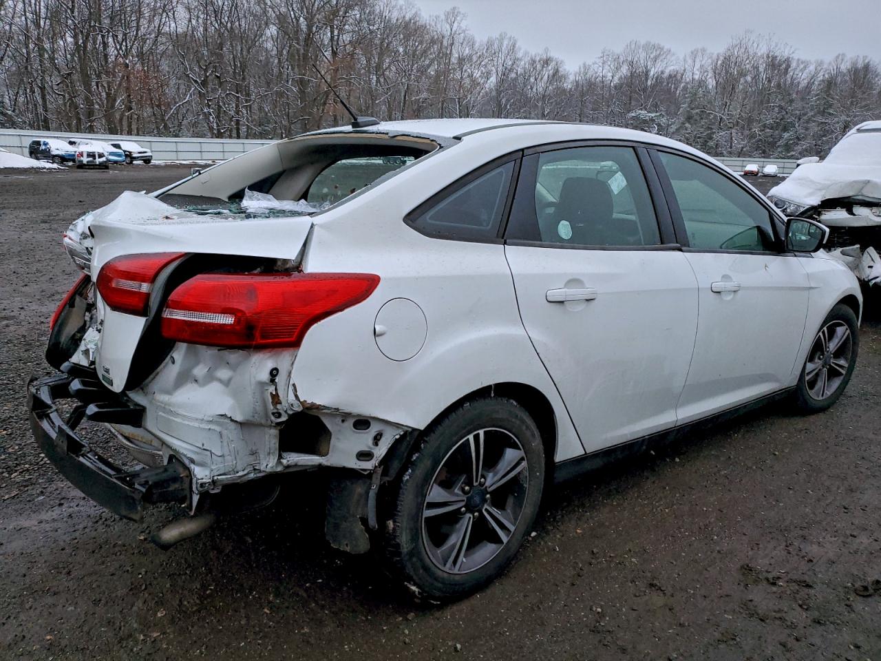 2018 FORD FOCUS SE photo 9