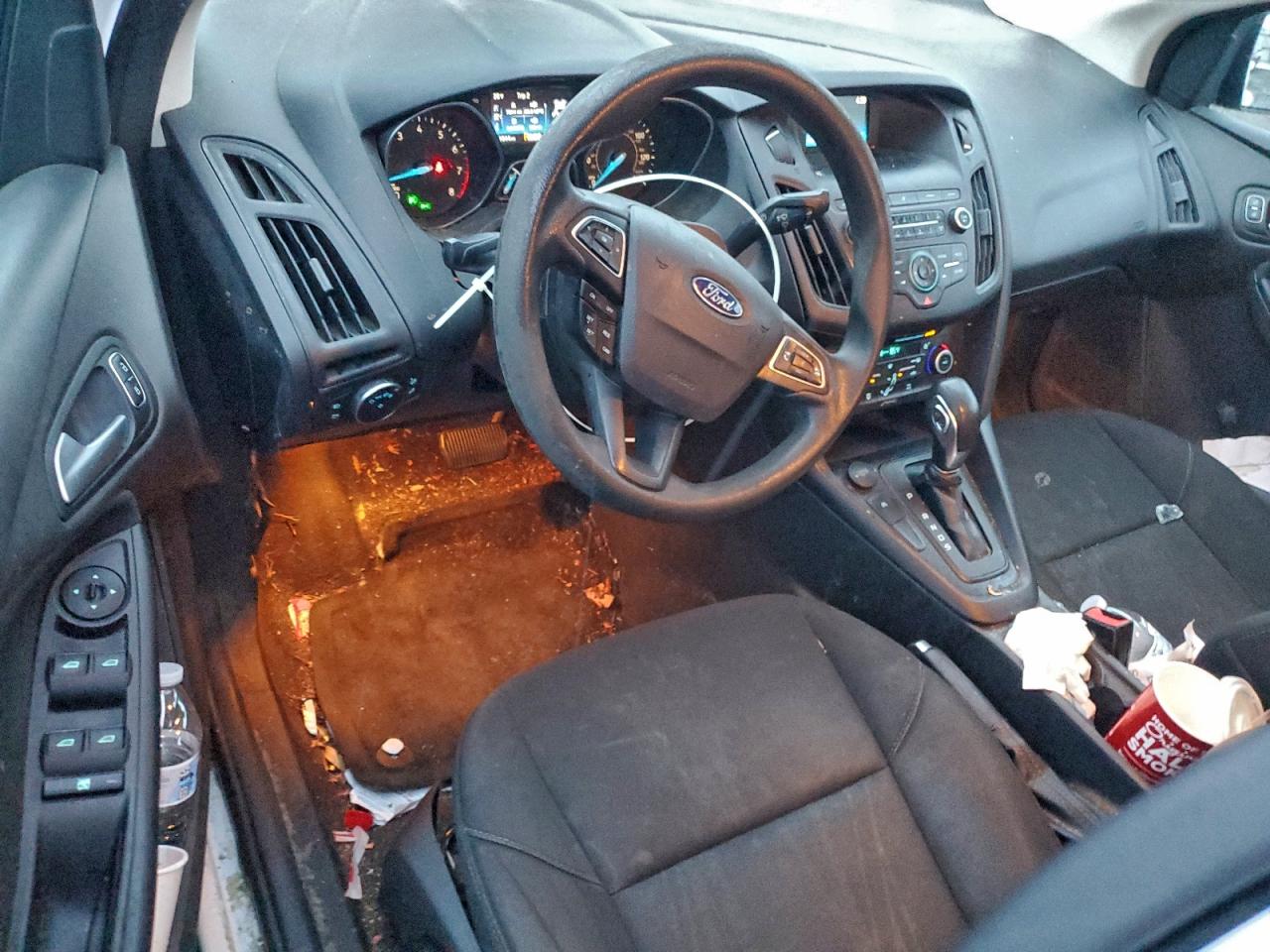 2018 FORD FOCUS SE photo 29
