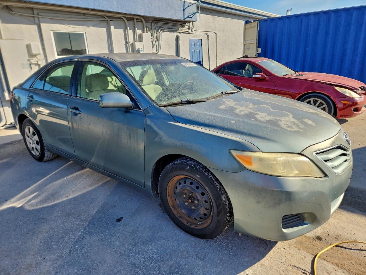 2011 TOYOTA CAMRY photo 4