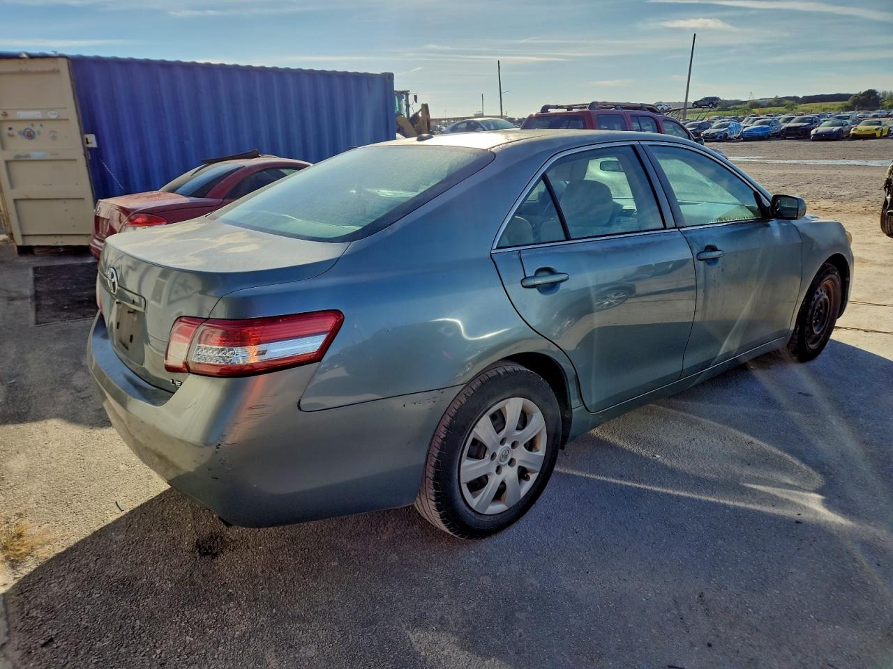 2011 TOYOTA CAMRY photo 3
