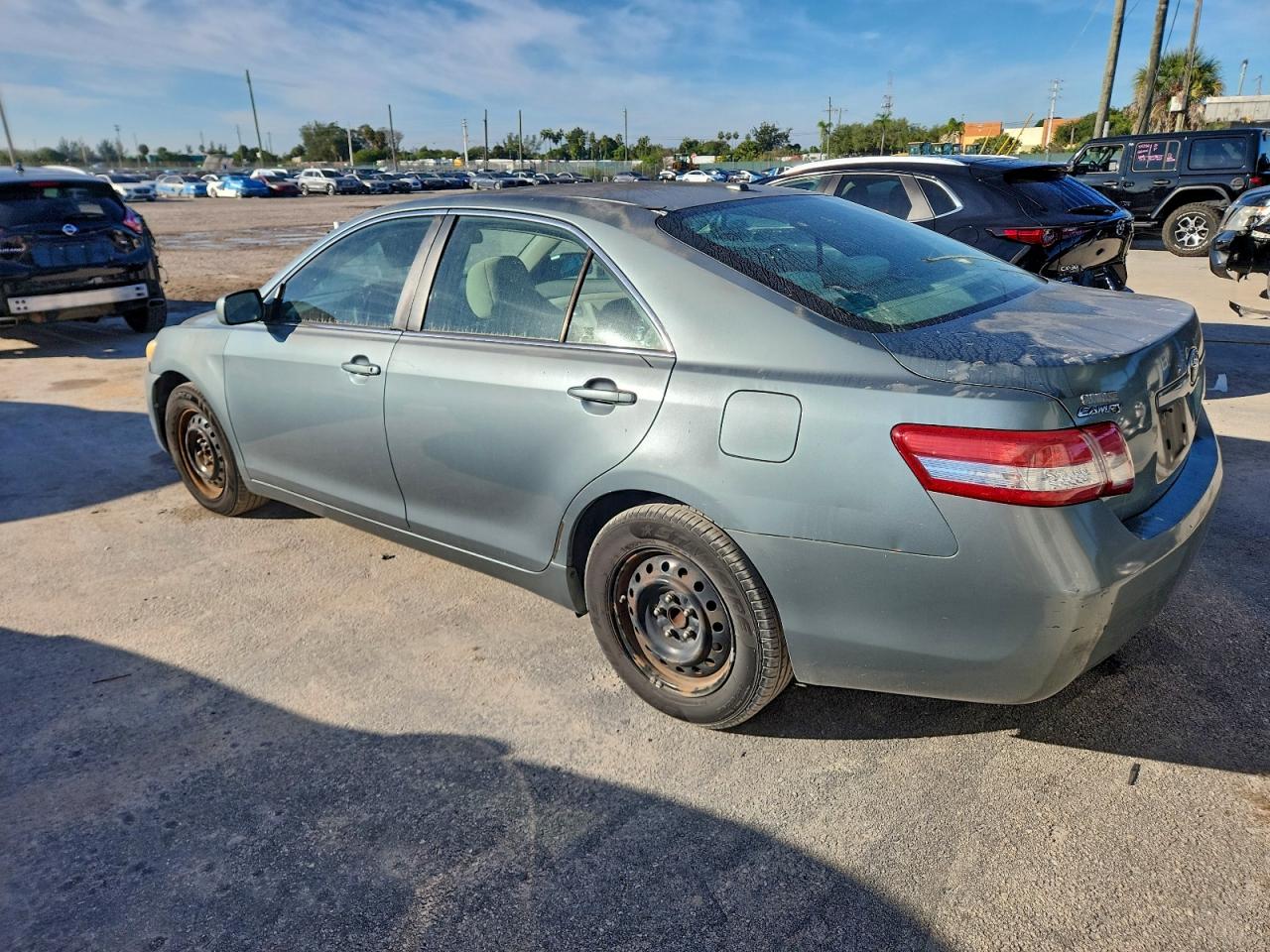 2011 TOYOTA CAMRY photo 2