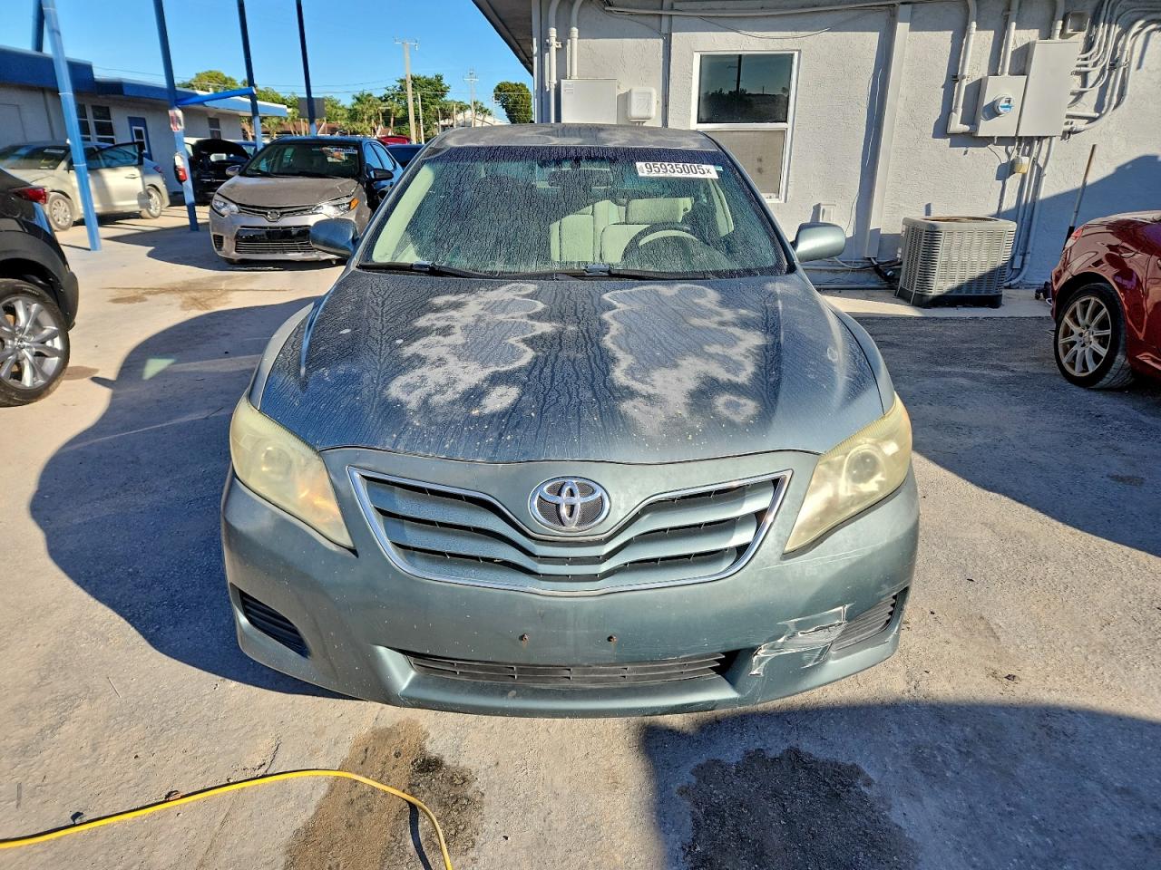 2011 TOYOTA CAMRY photo 5