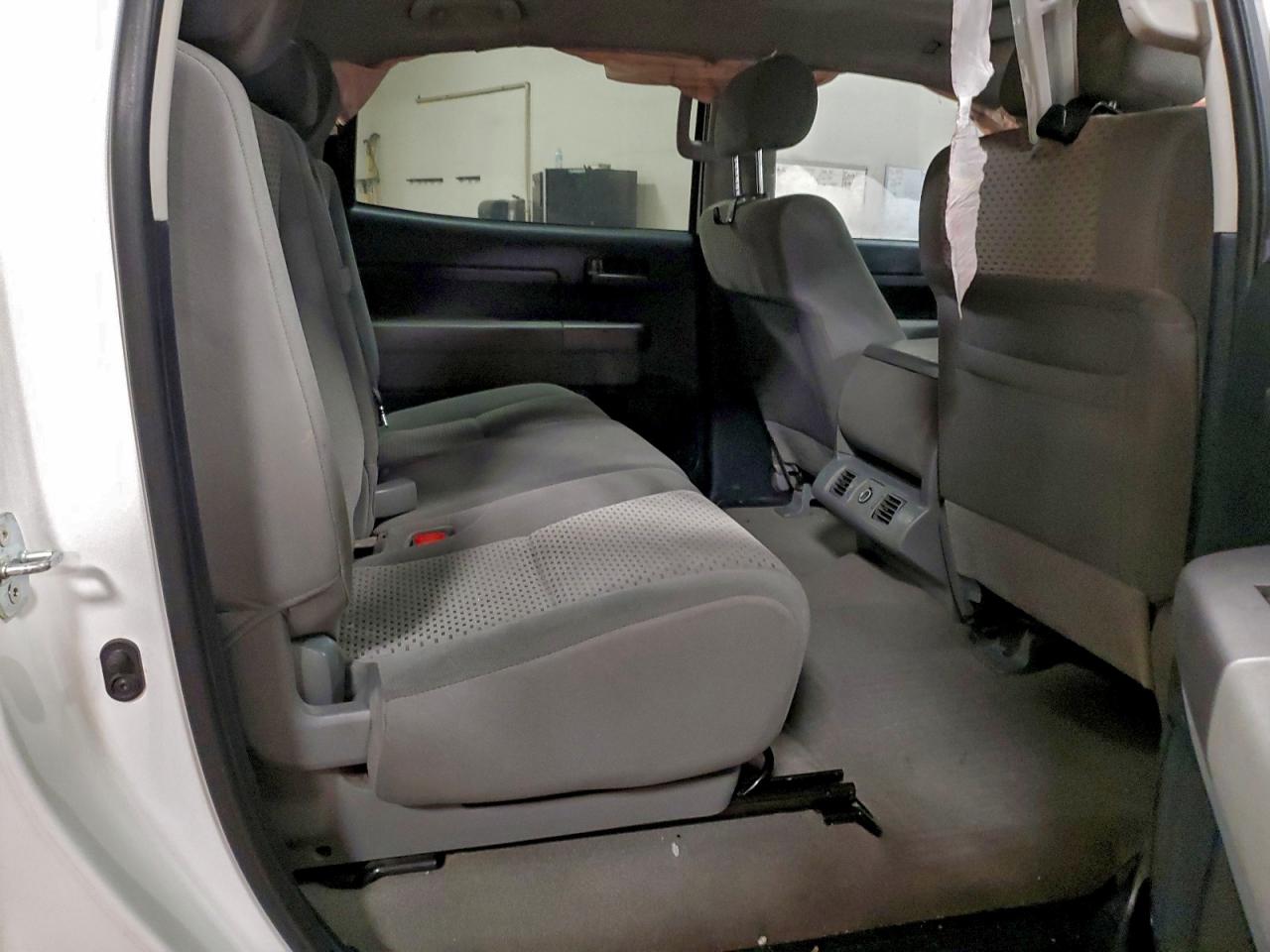 2011 TOYOTA TUNDRA CREWMAX SR5 photo 10