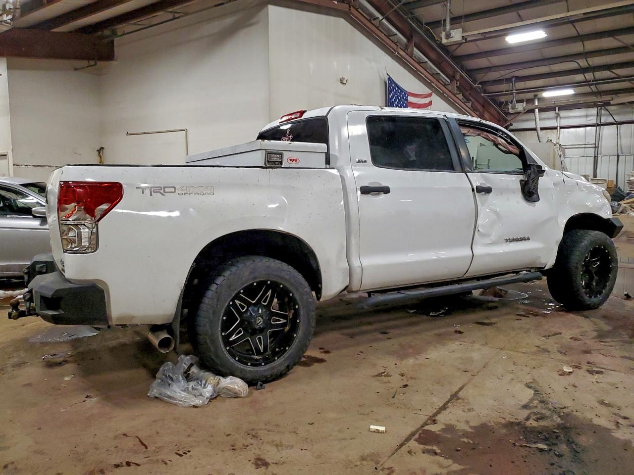 2011 TOYOTA TUNDRA CREWMAX SR5 photo 3