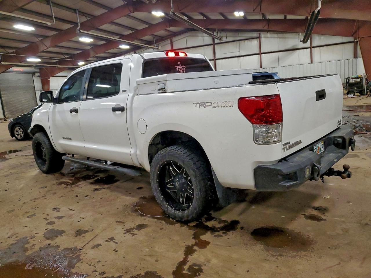 2011 TOYOTA TUNDRA CREWMAX SR5 photo 2