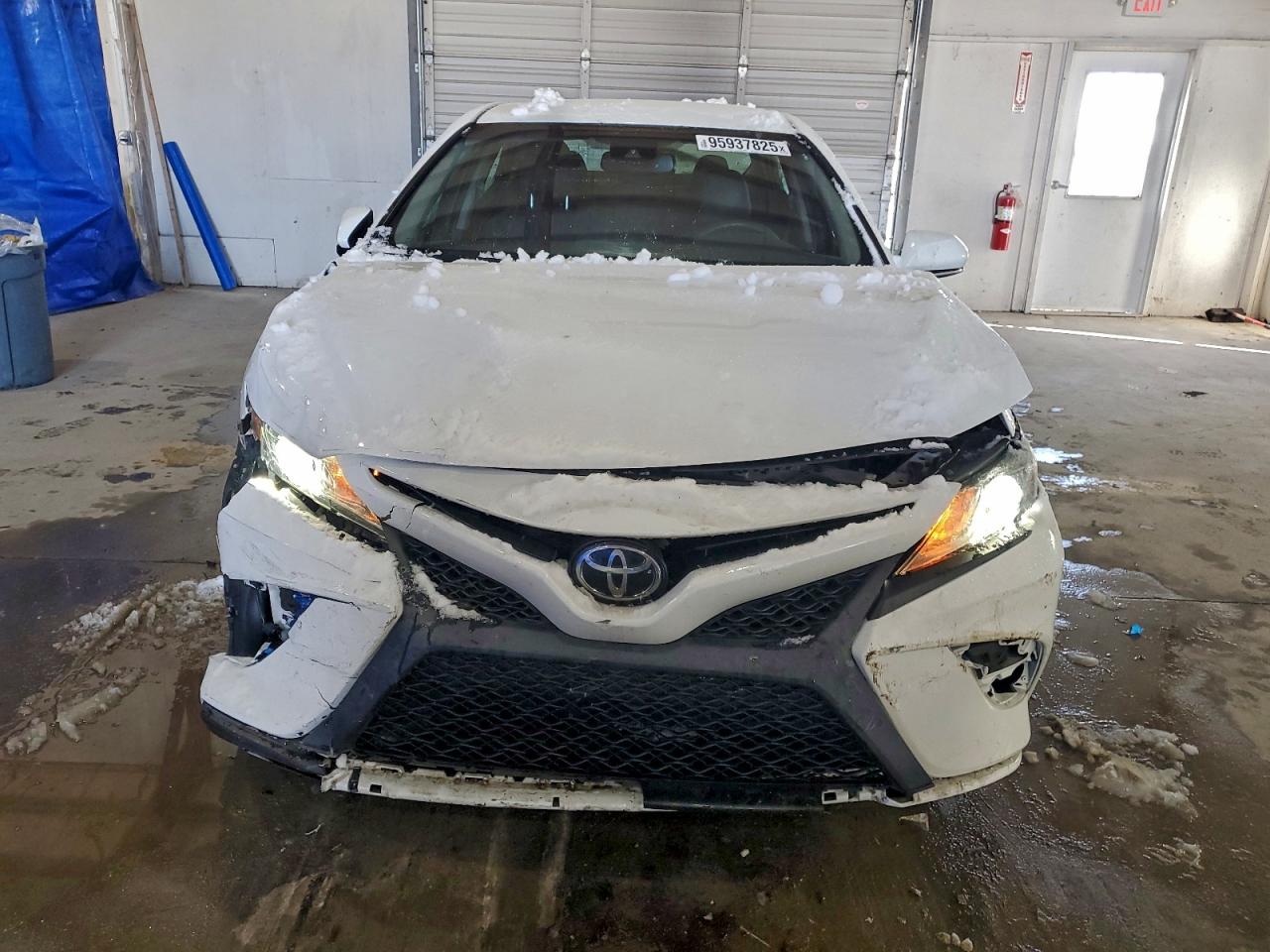 2018 TOYOTA CAMRY LE photo 9