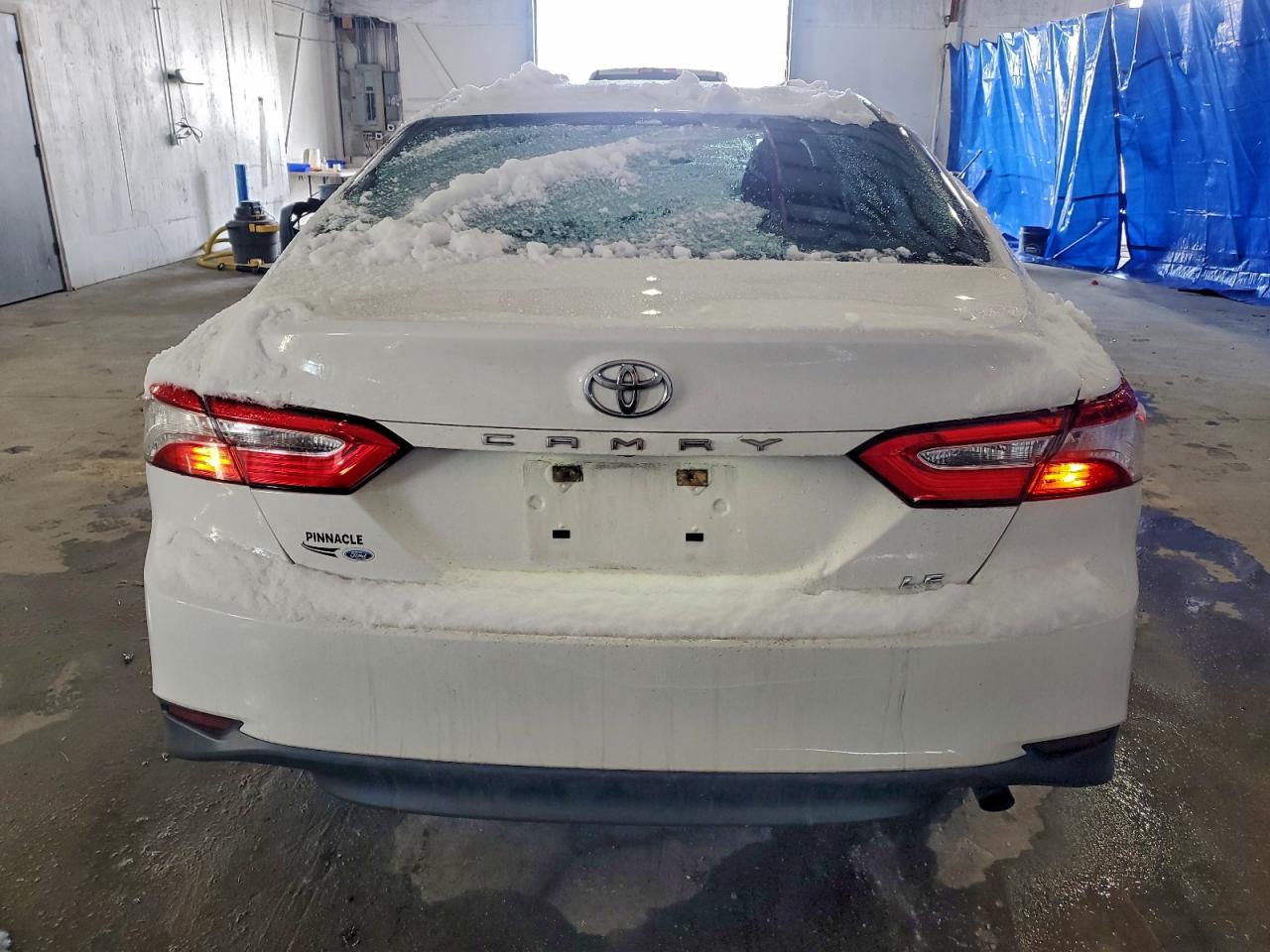 2018 TOYOTA CAMRY LE photo 11