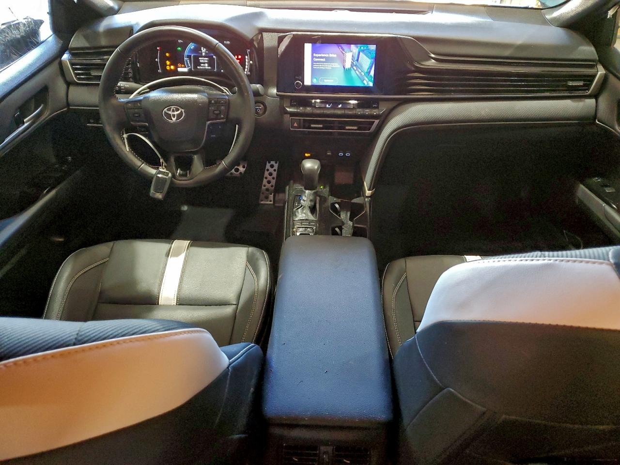 2025 TOYOTA CAMRY XSE photo 29