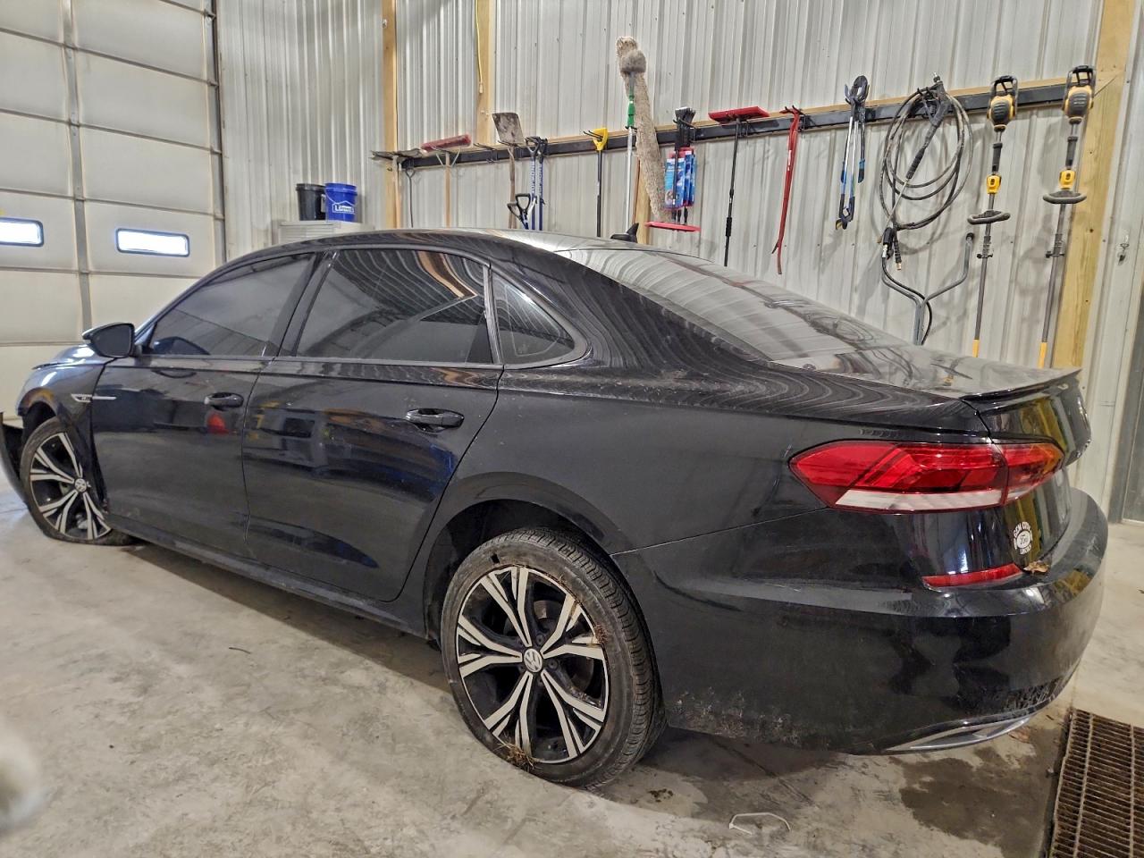 2021 VOLKSWAGEN PASSAT R-LINE photo 2
