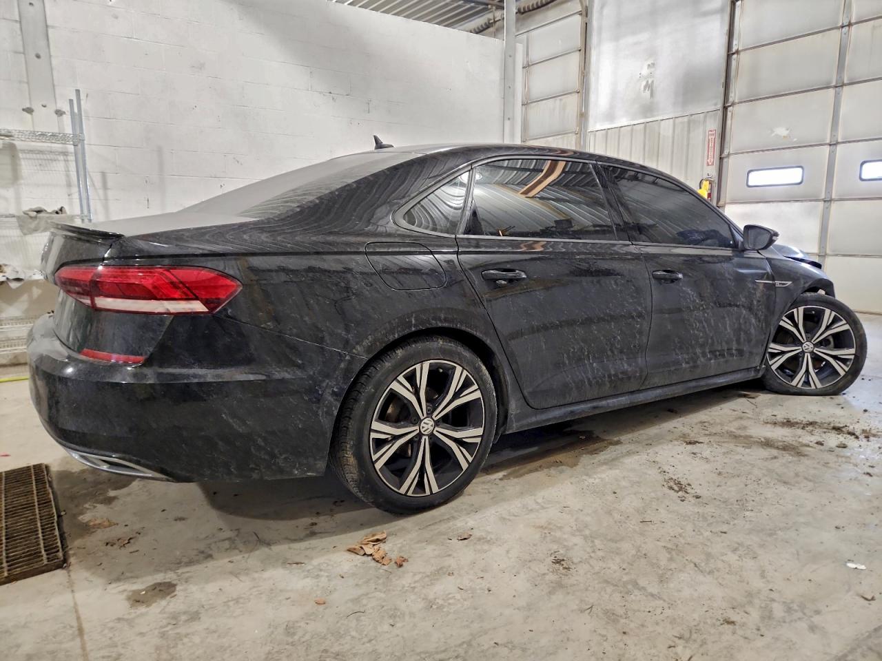2021 VOLKSWAGEN PASSAT R-LINE photo 3
