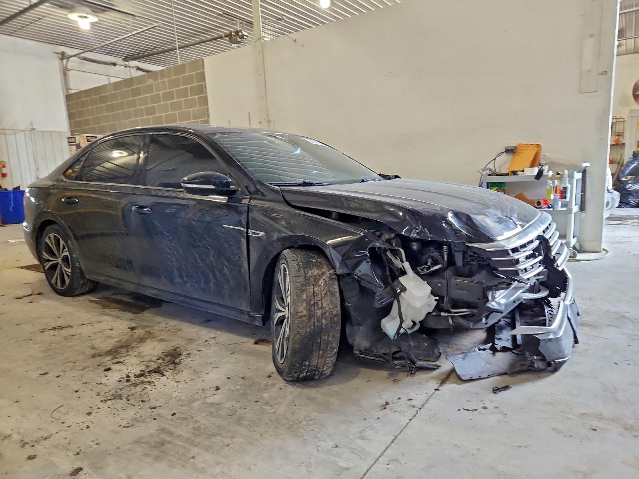 2021 VOLKSWAGEN PASSAT R-LINE photo 4
