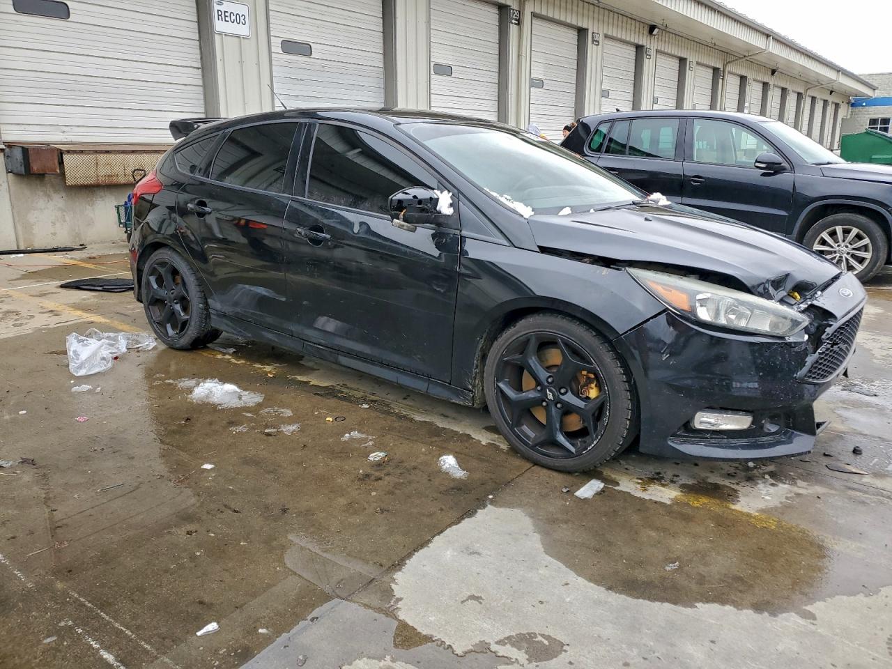 2017 FORD FOCUS ST photo 4