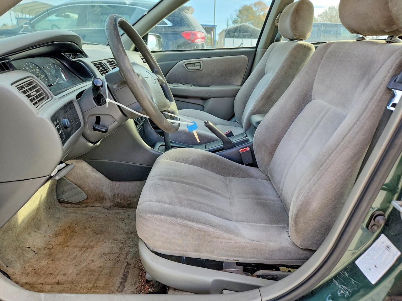 1999 TOYOTA CAMRY LE photo 13