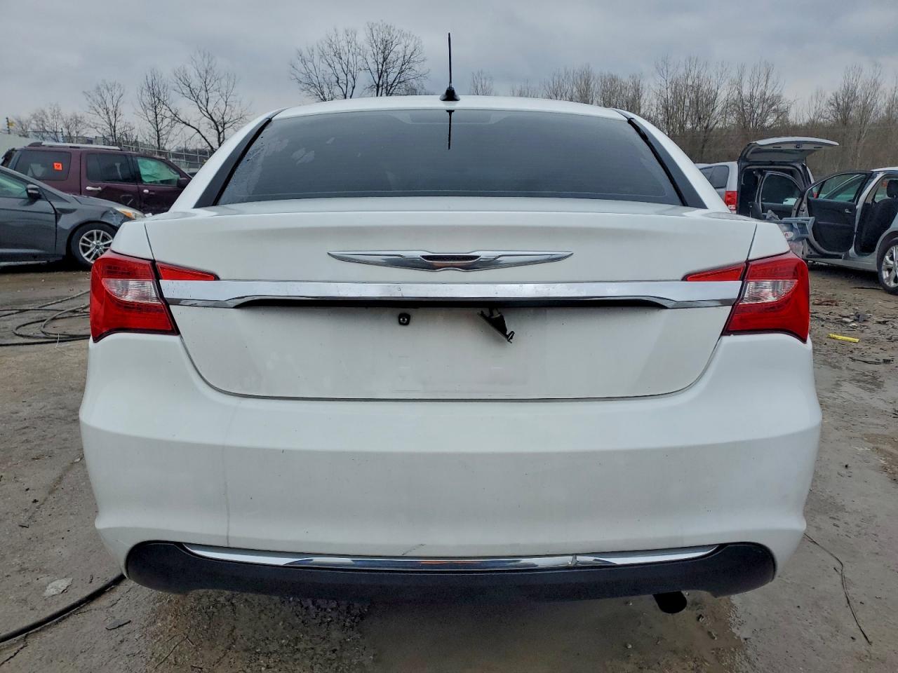 2013 CHRYSLER 200 TOURING photo 16