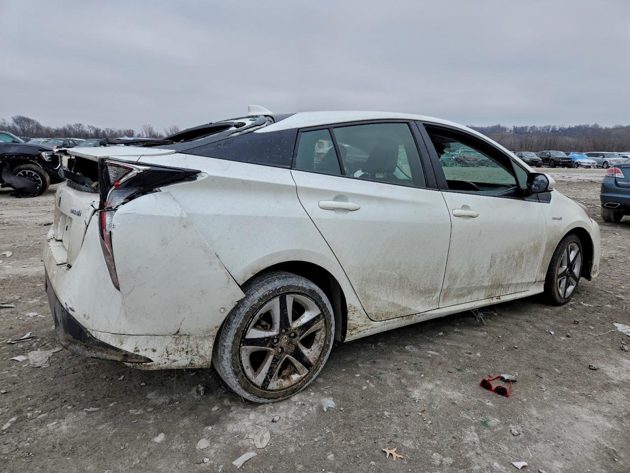 2016 TOYOTA PRIUS photo 3