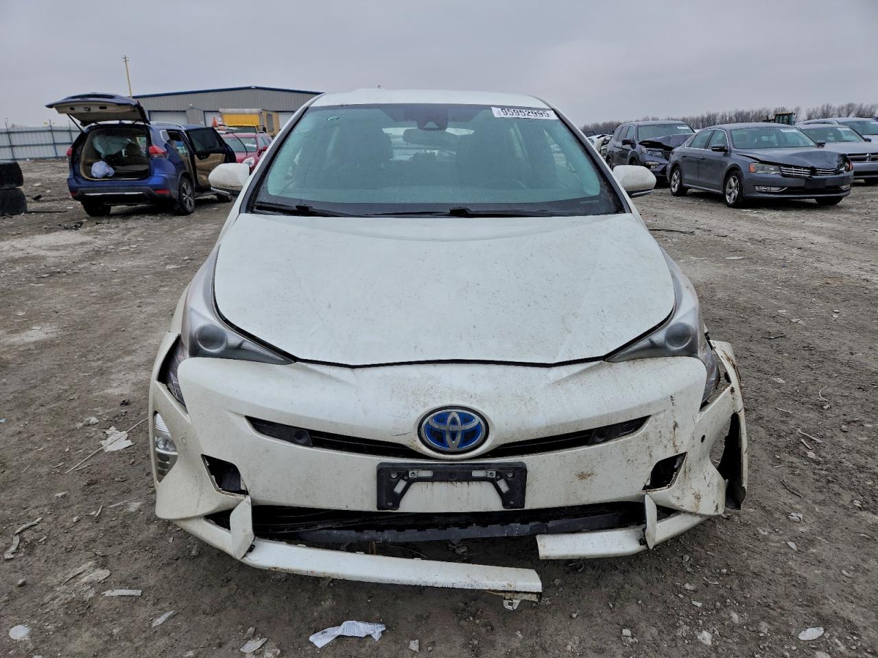 2016 TOYOTA PRIUS photo 5