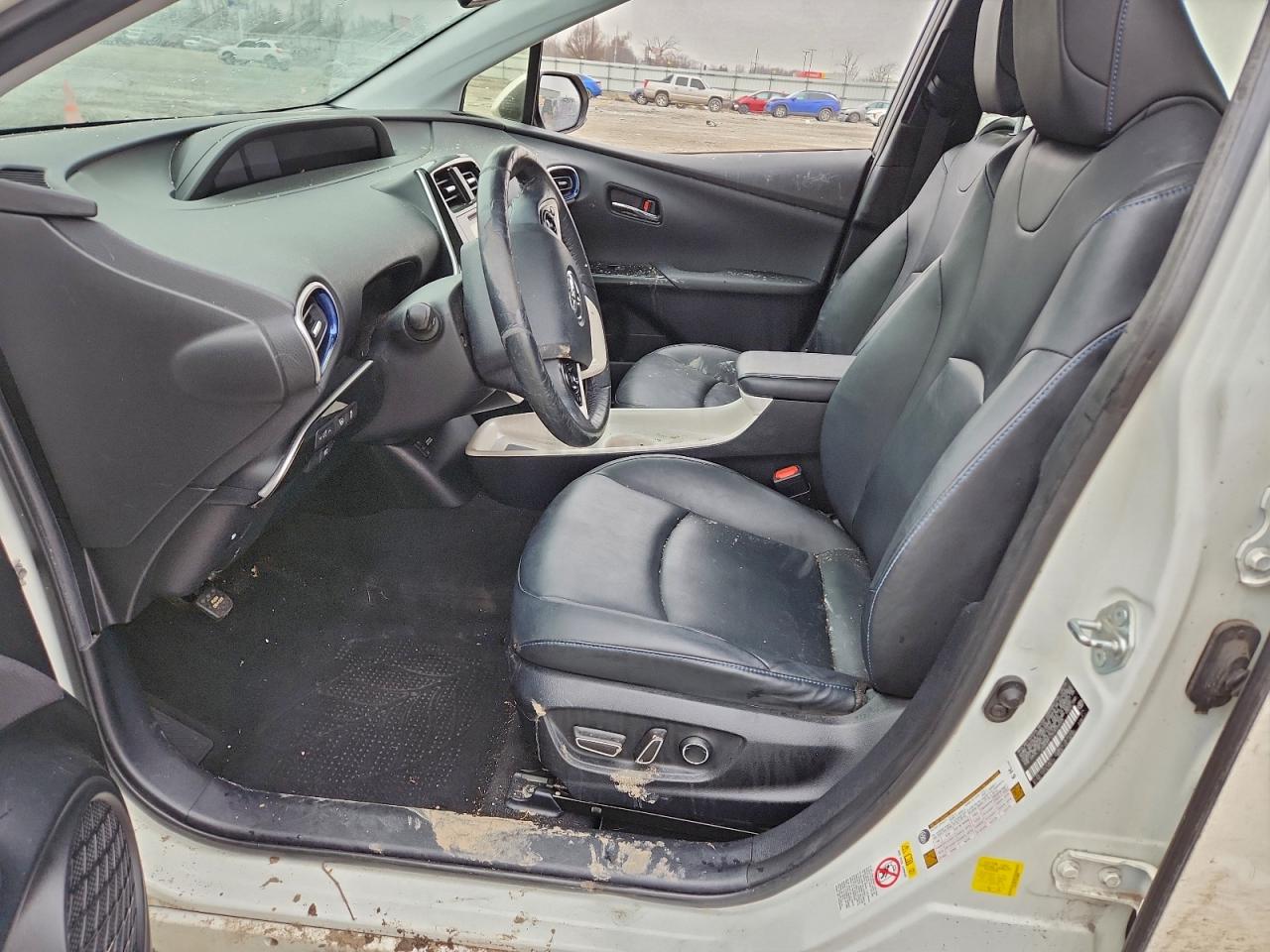 2016 TOYOTA PRIUS photo 7