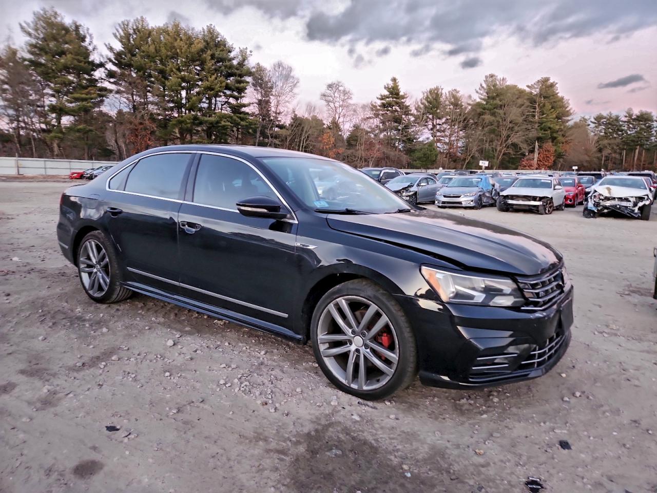 2017 VOLKSWAGEN PASSAT R-LINE photo 10