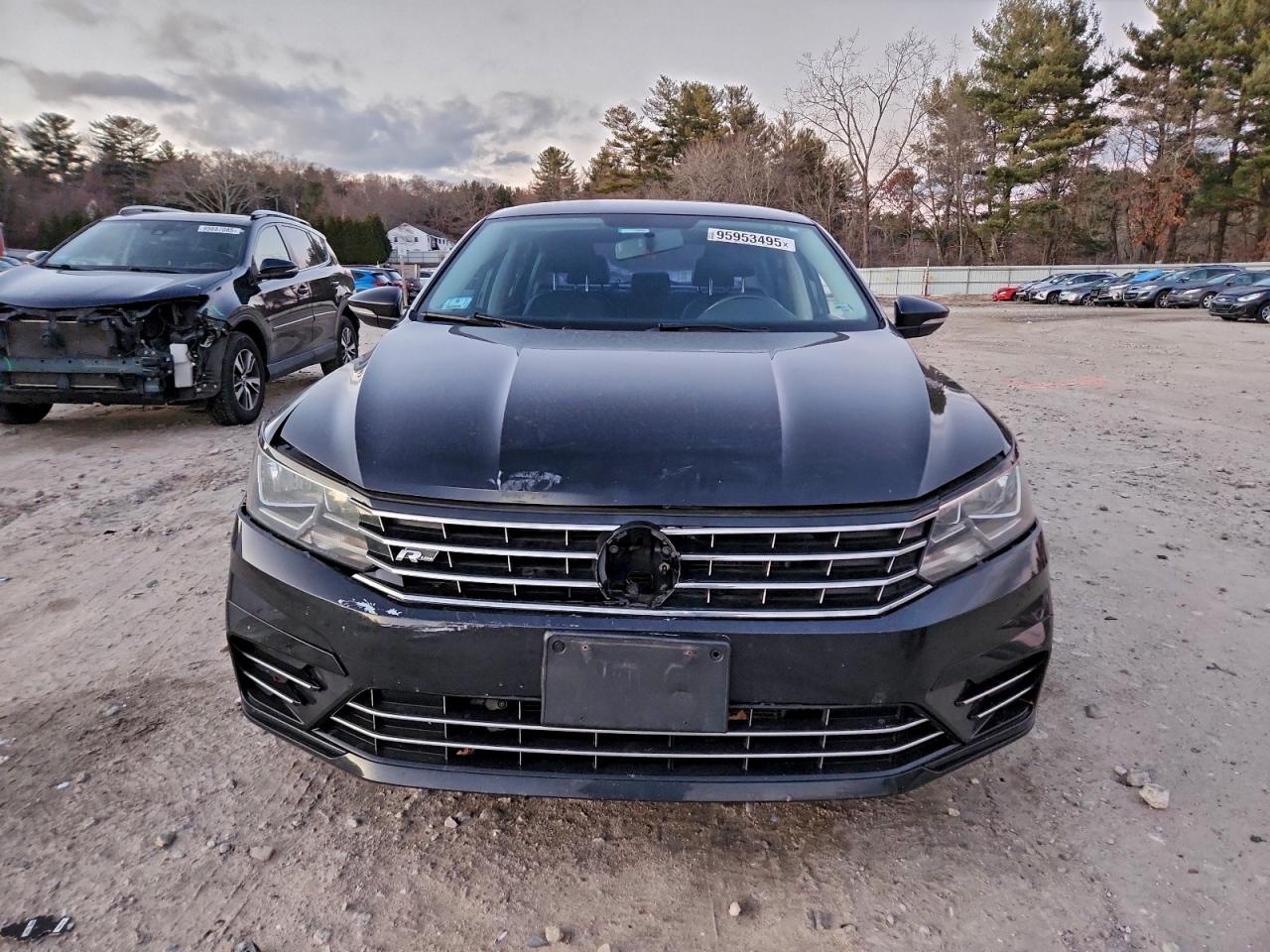 2017 VOLKSWAGEN PASSAT R-LINE photo 13