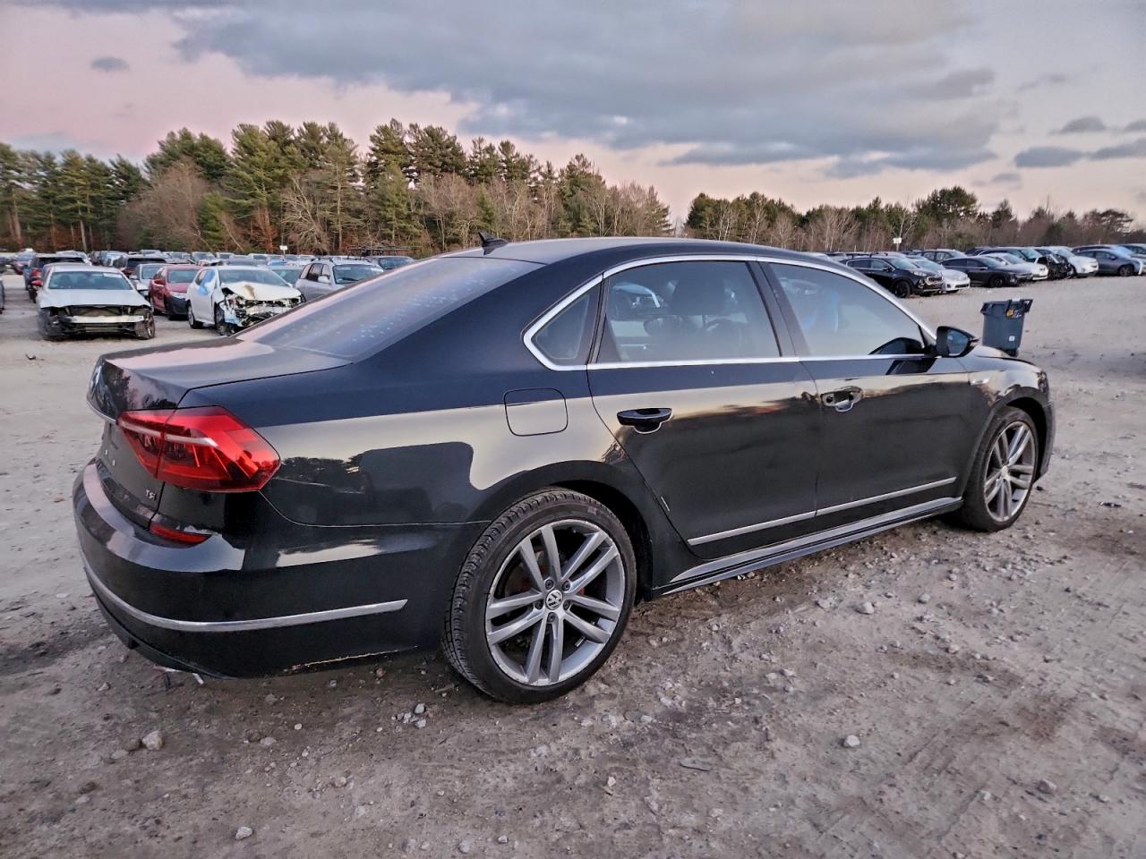 2017 VOLKSWAGEN PASSAT R-LINE photo 7