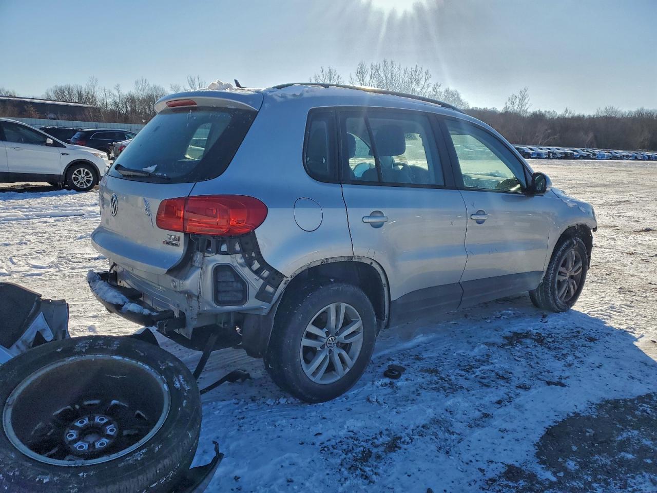 2016 VOLKSWAGEN TIGUAN S photo 3