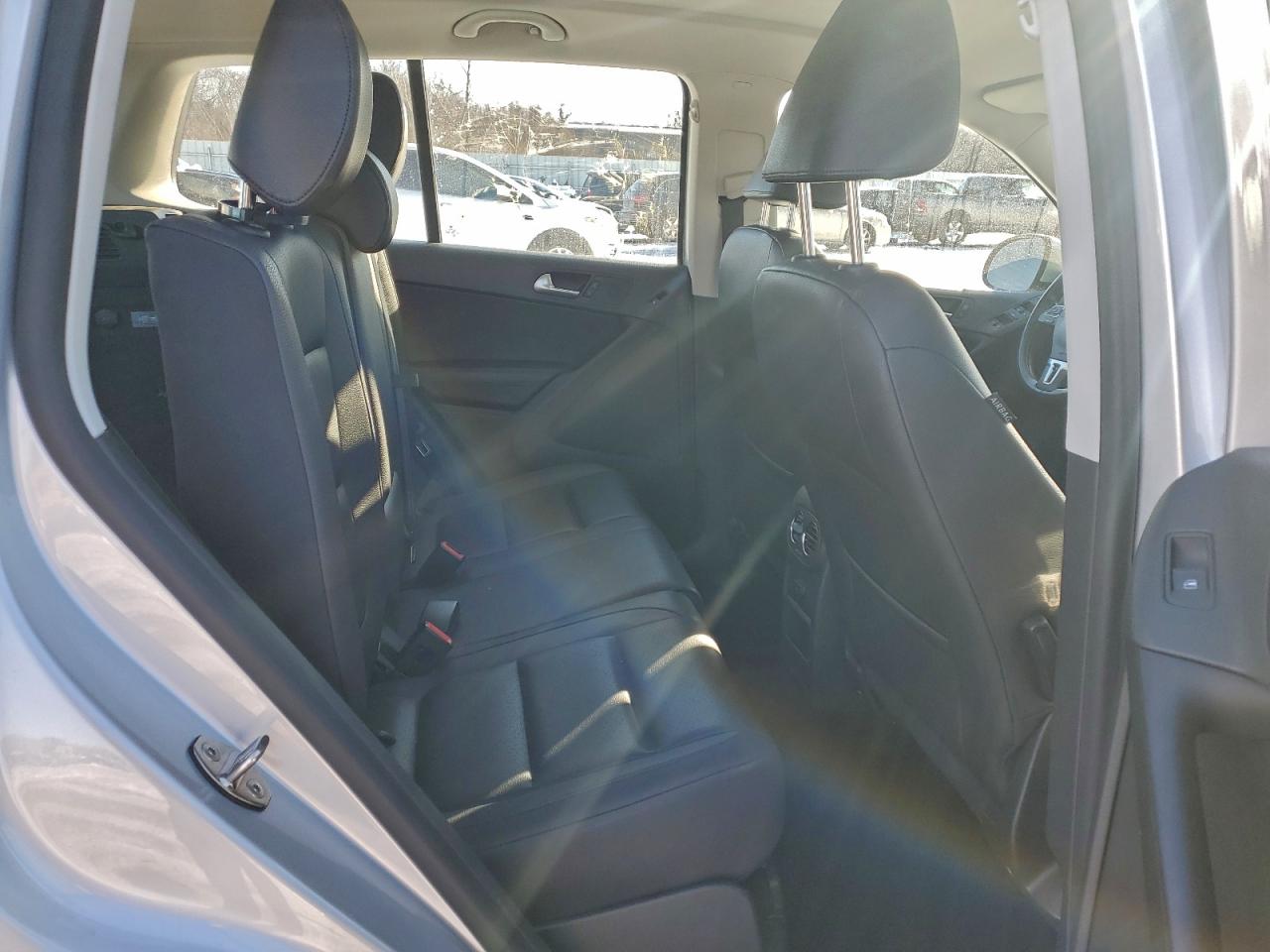 2016 VOLKSWAGEN TIGUAN S photo 11