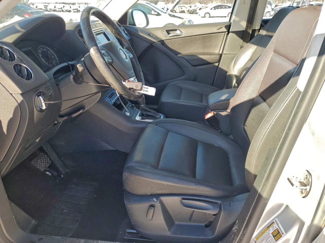 2016 VOLKSWAGEN TIGUAN S photo 7