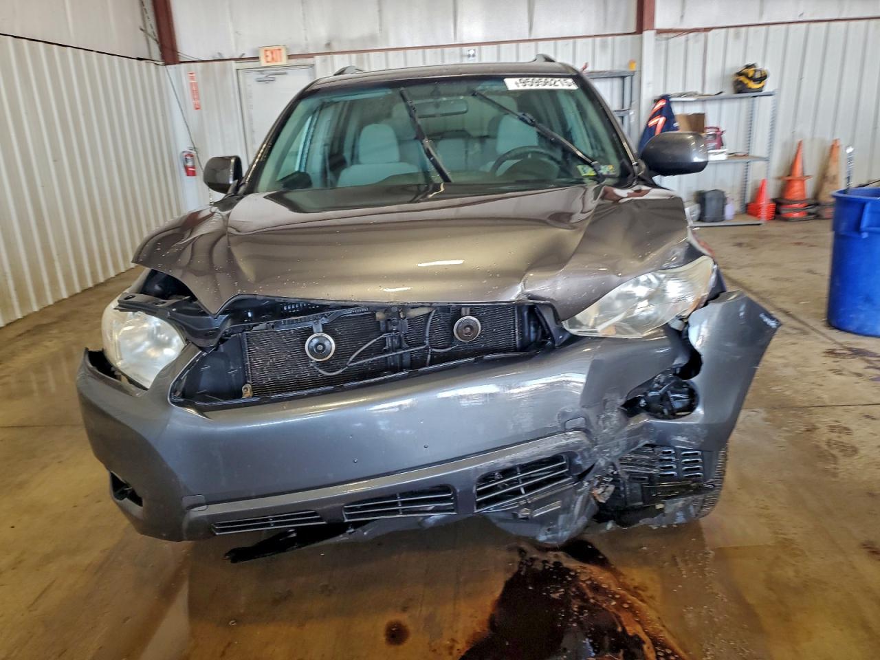 2010 TOYOTA HIGHLANDER BASE photo 9