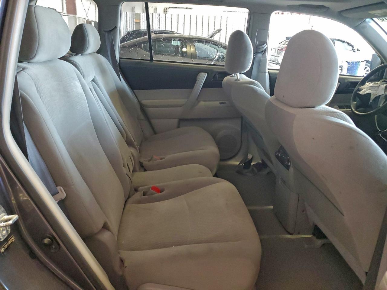 2010 TOYOTA HIGHLANDER BASE photo 21